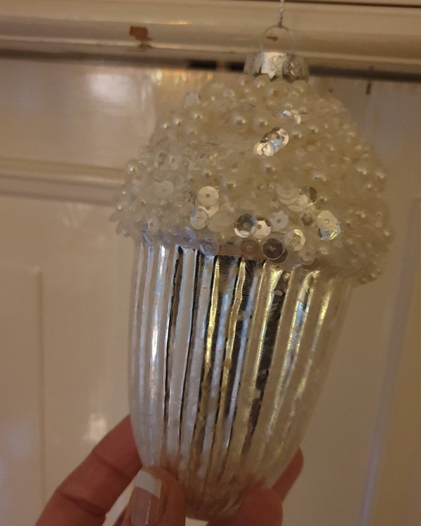 Glas Zapfen mit Perlen und Pailletten